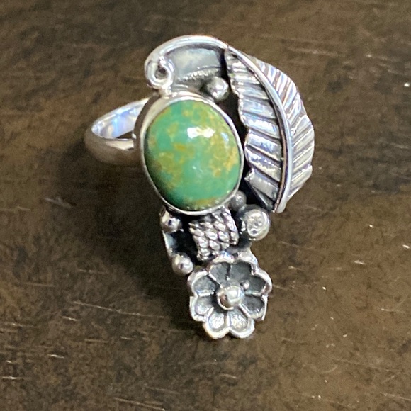Turquoise Sterling Silver Southwest Design size 8 Ring - Picture 4 of 7